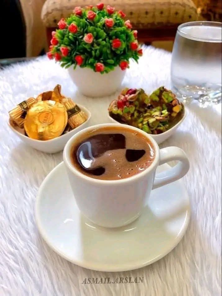 لا تَندَموا على حب أو معروفٍ
أوخير قدّمتموه لِأحدهم ولم يكن
يسْتحقهُ كونوا دائما معْتزينَ بِنَقاء
قلوبِكم إيّاكم أنْ تَلوموا طهارَتكم .