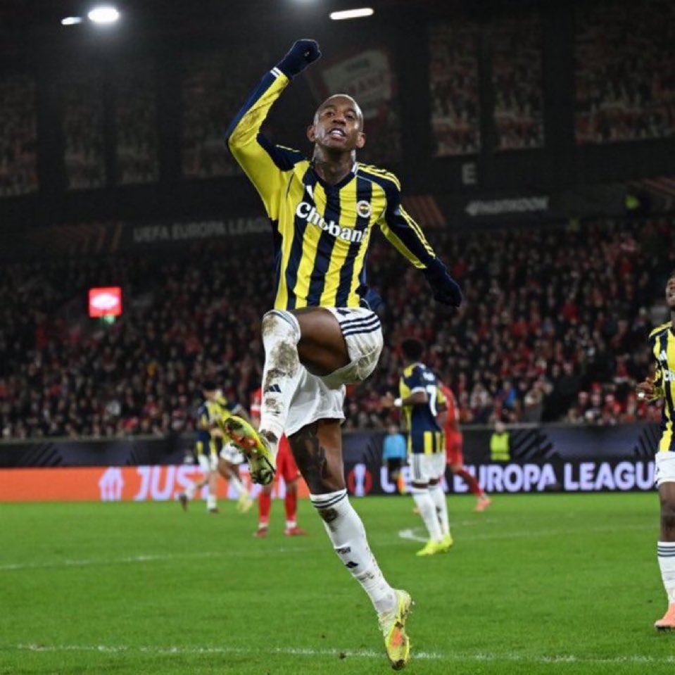 Günaydın Ahali
Çalışmak İyi Birşey Olsaydı 
Karşılığında Para Vermezlerdi 😁
<a href="/Fenerbahce/">Fenerbahçe SK</a>