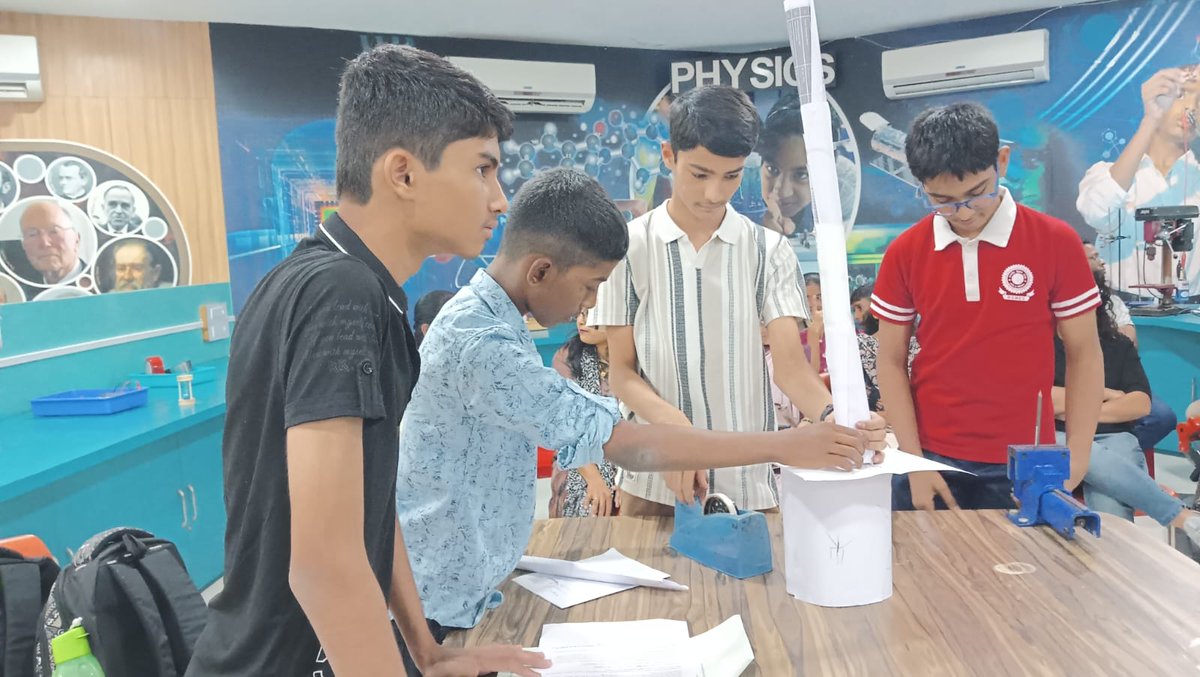 🏗️📄 Paper, Tape &amp; Sky-High Creativity!
During the Hands-on Experimental Science Session at <a href="/RamanCentre/">RAMAN SCIENCE CENTRE AND PLANETARIUM, NAGPUR</a>, a unit of <a href="/ncsmgoi/">National Council of Science Museums-NCSM</a> <a href="/MinOfCultureGoI/">Ministry of Culture</a>  students built the tallest towers using only paper &amp; cello tape — turning ideas into innovation through teamwork! 🌟🔬
#STEMLearning