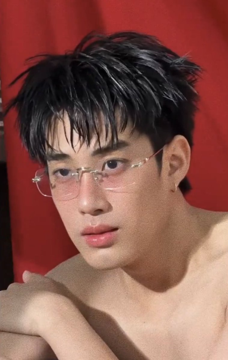 Soulmate2H's tweet image. จริงๆรูปเซ็ตนี้มีแบบใส่แว่นด้วยซ้ำ แต่ติดฝนได้ดู 0 รูปนะ ฮีอัพเป็นคลิปสั้นๆแบบไม่บอกชีแทน ไม่งั้นอดดูจ้ะ