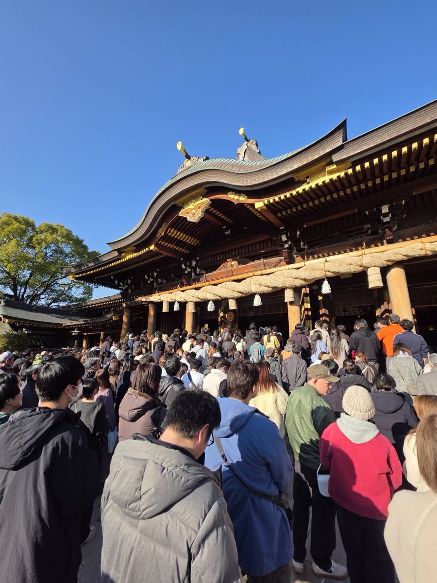 Bar_5SEASON's tweet photo. 本日もオープンしております🎶

遅ればせながら、
社員一同で寒川神社に初詣に行きました⛩✨
昨年はたくさんのご来店、本当にありがとうございました🙇🏻‍♂️
今年も幸せをお届けできるよう頑張りますので、宜しくお願いします💫

#5season  #グルメ #横浜グルメ 
#横浜 #みなとみらい #バル #Bar  #カフェ https://t.co/ZHjqD9uGRL
