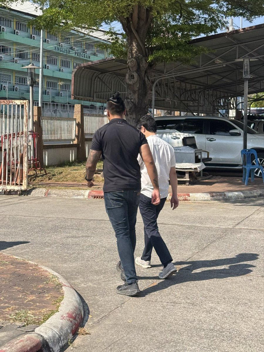 เวลา 10.00 น. วันนี้
ชัชวาล อภิรักษ์มั่นคง
ผู้สมัคร ส.ส.พรรคประชาชน เขต 3 ขก
เข้ายื่นหนังสือกับ กกต. ให้มีการนับคะแนนใหม่

เพื่อความโปร่งใสและเป็นธรรมต่อผู้สมัคร
และเสียงของประชาชน 
ขอฝากให้ กกต. พิจารณาด้วยครับ 

#เลือกตั้ง2569 
#นับคะแนนใหม่
#เลือกตั้ง69
#ขอนแก่น
#พรรคประชาชน