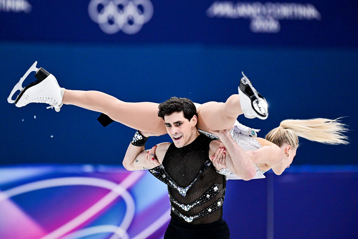 CGTNSportsScene's tweet image. 🇨🇦Piper Gilles on Paul Poirier's wristband getting stuck to her tights:

"It was so weird, because going into the lift, I knew it was on him, but then as I got off I was like, 'what is dangling on my leg?' I just grabbed it &amp;amp; held it."

#FigureSkating #MilanoCortina2026 #Olympics