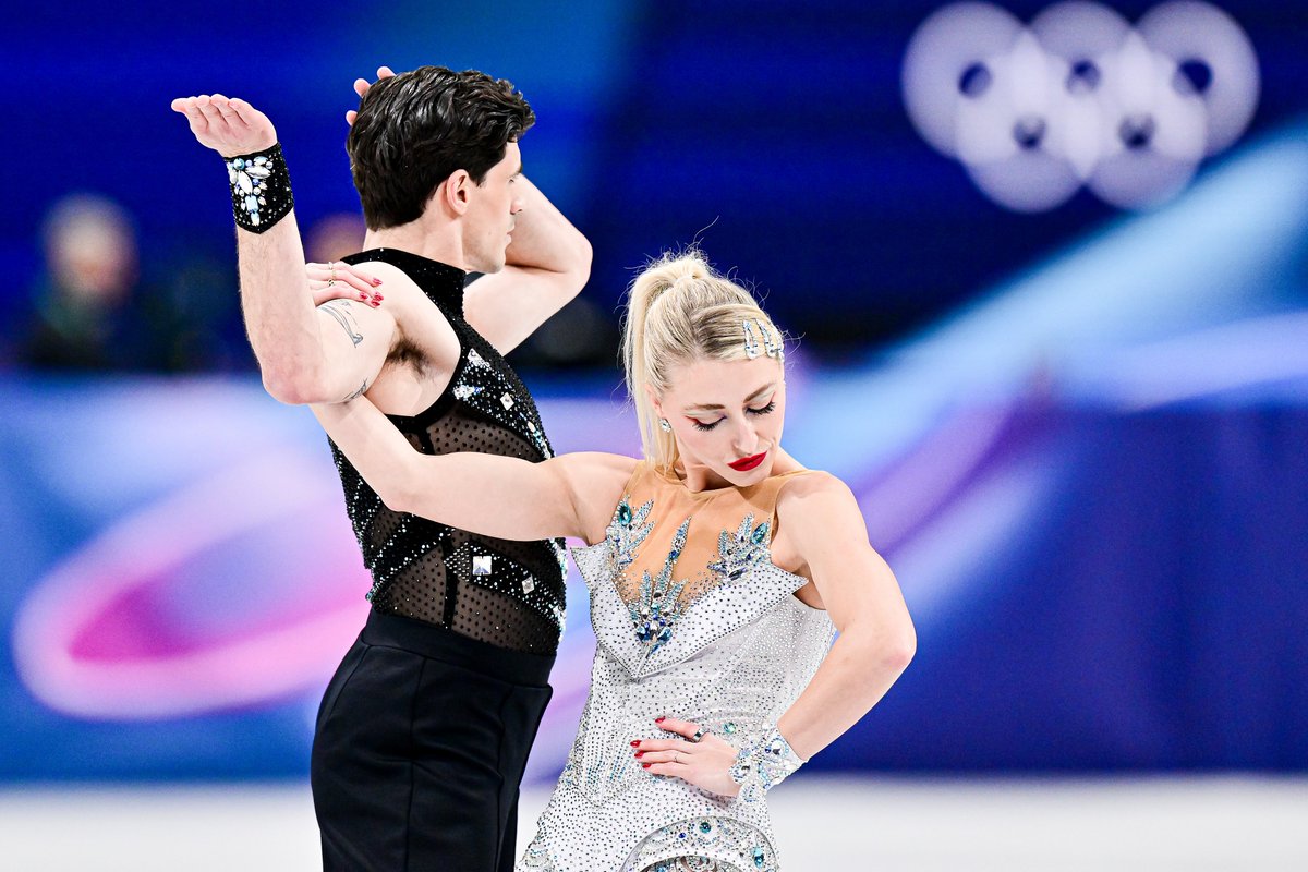 CGTNSportsScene's tweet image. 🇨🇦Piper Gilles on Paul Poirier's wristband getting stuck to her tights:

"It was so weird, because going into the lift, I knew it was on him, but then as I got off I was like, 'what is dangling on my leg?' I just grabbed it &amp;amp; held it."

#FigureSkating #MilanoCortina2026 #Olympics