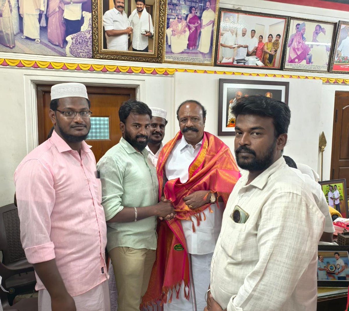 Sdpisivagangai's tweet photo. ஒன்றிய அரசு தமிழகத்திற்கு நிதி ஒதுக்காததை கண்டித்து நடைபெறவுள்ள திமுக கூட்டணி கட்சிகளின் கண்டன ஆர்ப்பாட்டம் தொடர்பான ஆலோசனை கூட்டத்தில் சிவகங்கை SDPI கட்சி மாவட்ட நிர்வாகிகள் கலந்துகொண்டனர்.
#SDPI #DMKAlliance #TamilNaduRights #Sivagangai #CondemnationProtest #DMK
@OfficeOfKRP https://t.co/DmNnTRs0FX