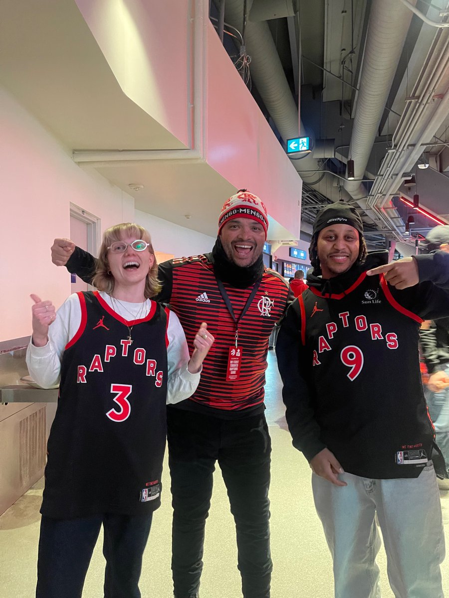 avireyx's tweet photo. Did we meet @RaptorsBrazil at the game last night? https://t.co/xNxMPLATjO