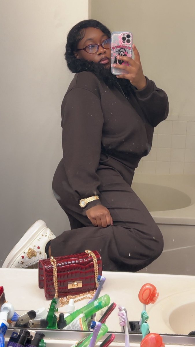 A S H L E Y 🩶 tweet media