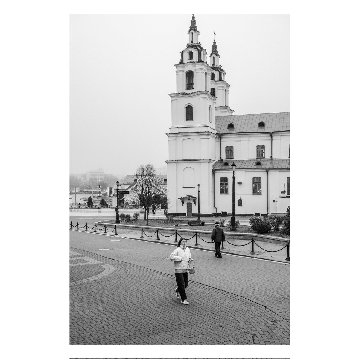 Minsk, Belarus 
11/2025
#streetphotography 
#blackandwhitephotography 
#cityscape