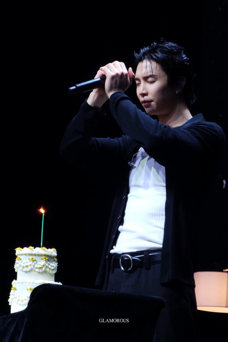 GLAMOROUS tweet media