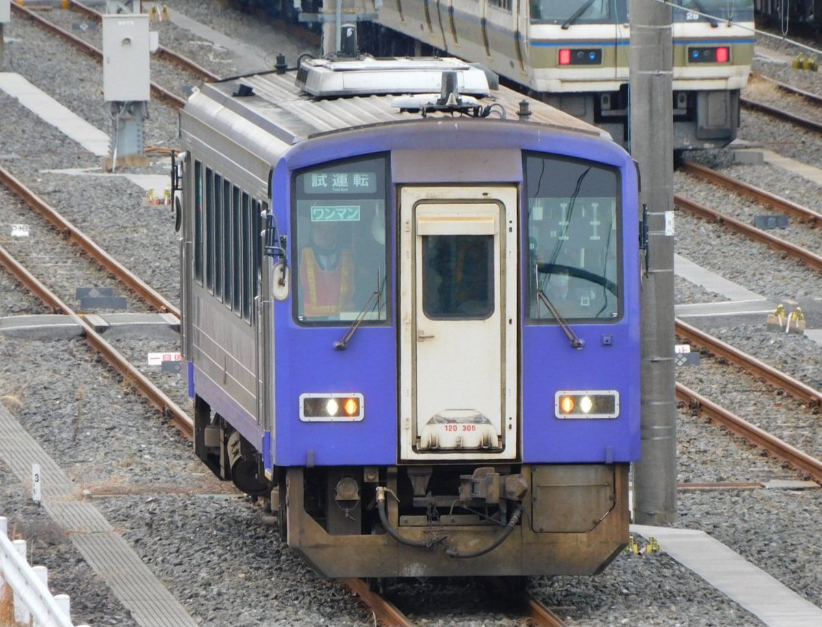 JR96722071's tweet photo. 2026/2/10
第一灯篭寺踏切、平城山駅、奈良支所
試運転
試9242D、試9243D、試9244D
キハ120-305 https://t.co/3kWE14k4Ky