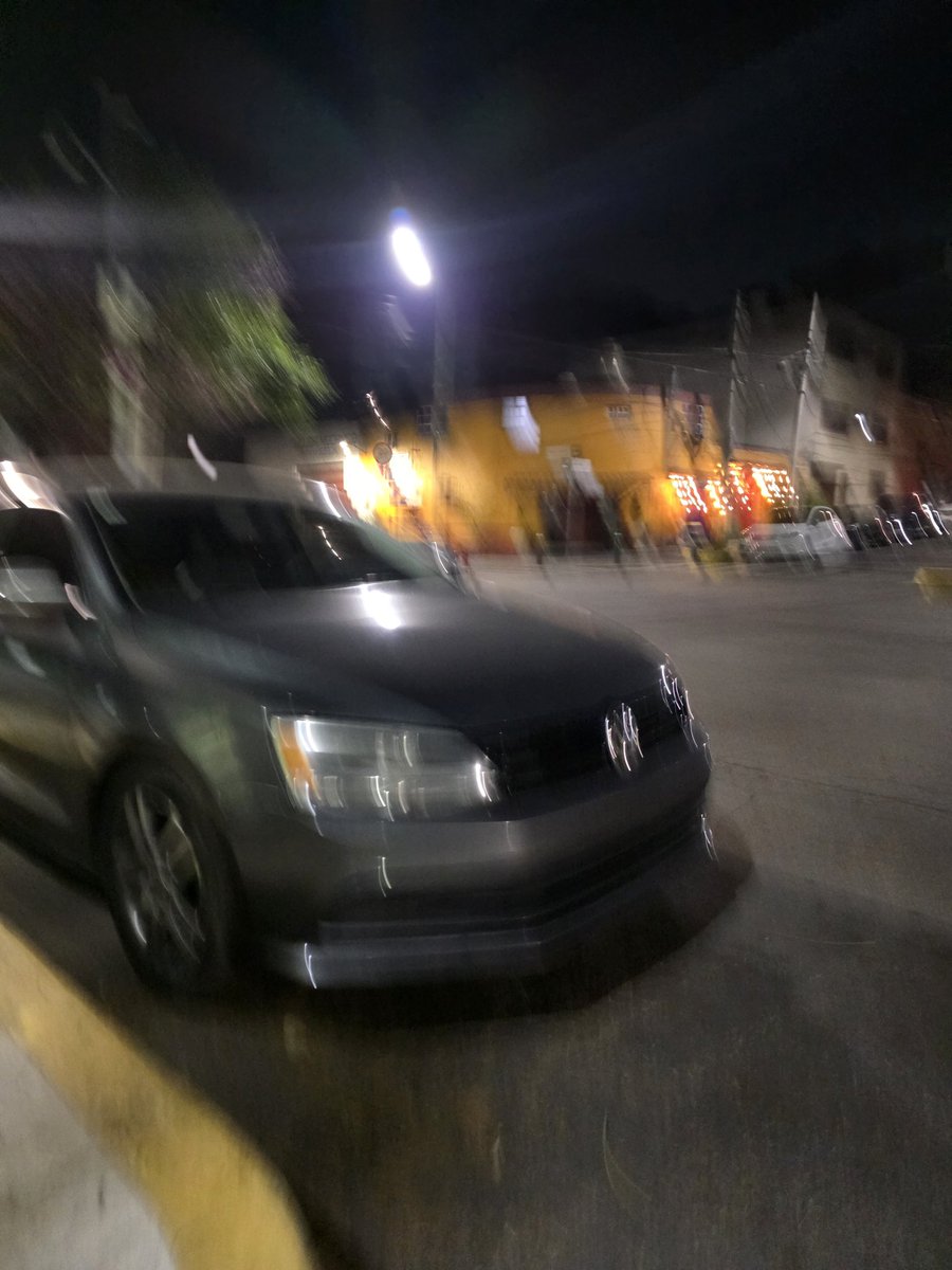 Urge apoyo para MULTAR y retirar con GRÚA a este auto, placas VUB-915-A. 

Está estacionado en lugar prohibido por el art. 30 del Reglamento de Tránsito, obstruyendo el flujo vehicular y el acceso a la U.H. Loma Hermosa.

Es en Presa Salinillas esq. Presa Solís <a href="/UCS_GCDMX/">Unidad de Contacto del Secretario SSC CDMX</a>

Fotos: