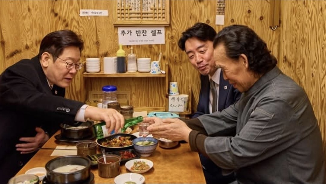 헬기 조종사 2명이나 사망했는데 술마시고 신난 '국군통수권자'