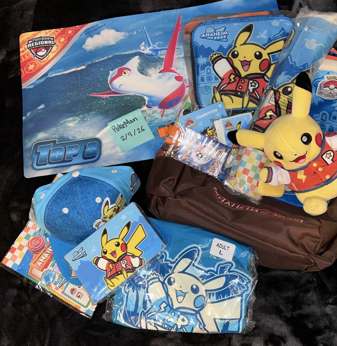 Have to pay 2.5k in taxes on my Merida earnings from last year 💀 so I’m selling my Top 8 Latias Playmat and World’s Competitor Kit (with promos).

TOP 8 Playmat - $200 obo
2025 World’s Kit - $950 obo

Can deliver to Seattle/Querétaro or ship. DM with offers.