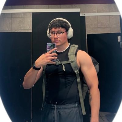 AgentMax90's tweet image. You sure you ain't the ugly one ese?