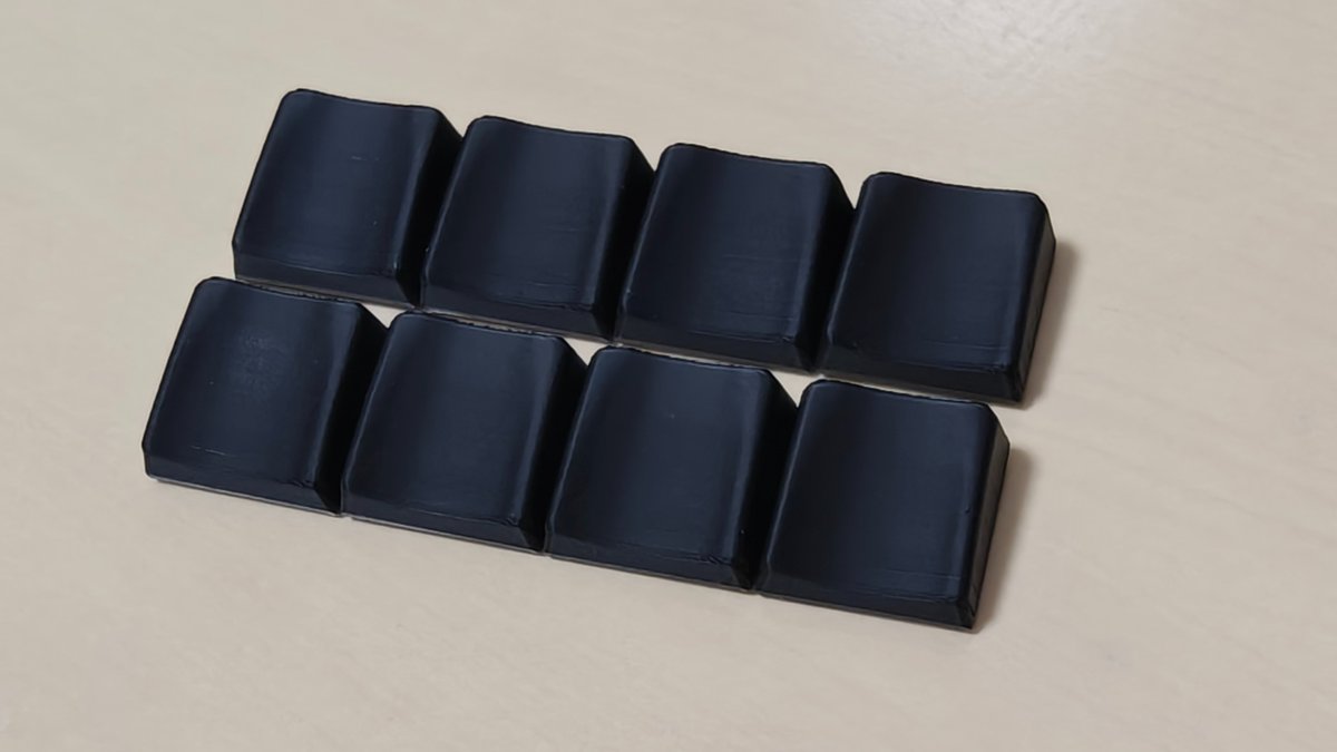 GadgetShun's tweet photo. 分割キーボードの親指キー部分に傾斜がついたキーキャップが欲しくて、自分でいつか作ろうかなと思ってた。
先日、アライさんが公開されていたRidgeCapの親指部分を印刷してみると、、、指にめっちゃフィットする…! これだよ、これ!求めていたの。😍 感謝!
#RidgeCap https://t.co/kB4g7Q3GmE
