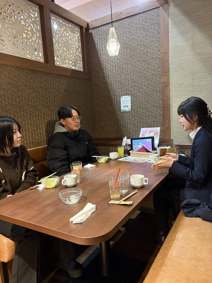 Cent_Pharm1033's tweet photo. 「1人1人の患者さんと継続的に関わりたい」「薬だけではなく、より良い生活のサポートもしたい」そのように考える薬学生も少なくないはず🥼先日、将来を真剣に考える薬学生とランチ懇談会開催🍽️話すことで自分が大切にしたい軸の解像度が上がります。薬学生の後悔しない就活を応援しています📣 https://t.co/pg5wnZOwU7