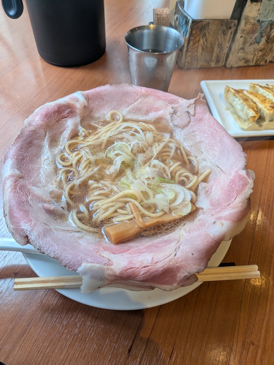 本日のラーメン。
ラーメン大戦争さんの、ピストル。
食べたすぎて、写真撮る前にちょっと混ぜちゃった💦

何度か前を通って気になってたお店。
美味しかったぁ☺