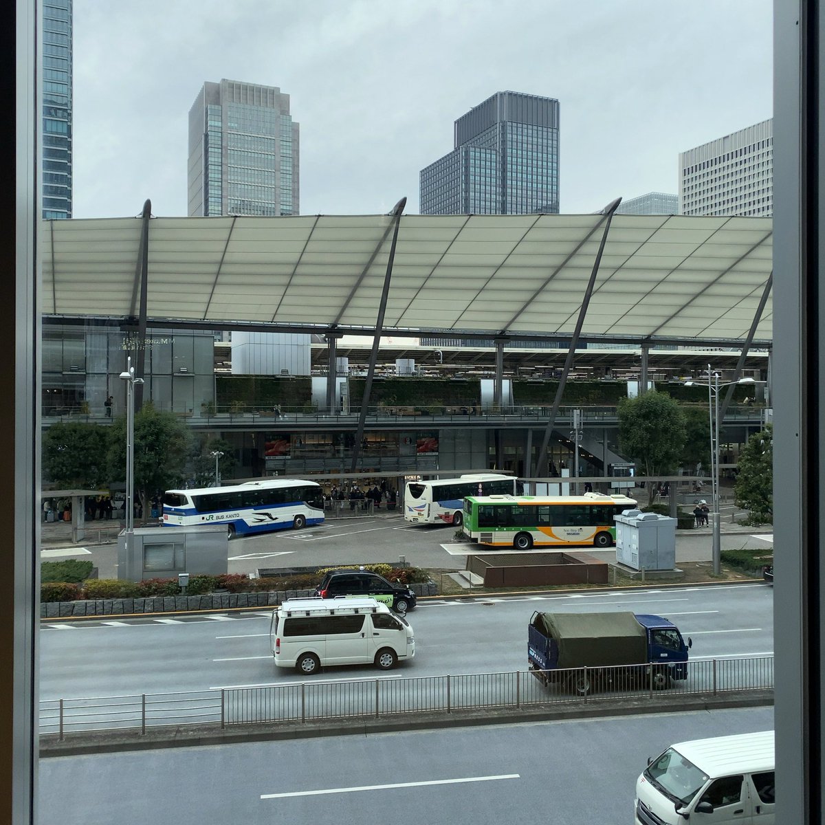 ReikoKudooooooo's tweet photo. ミッドタウン八重洲のPOP UPストア
仕組みはフードコートなんだけどおしゃれ

ごちそうさまでした😋

#らぁめん登里勝 https://t.co/GHEQdDVTbq