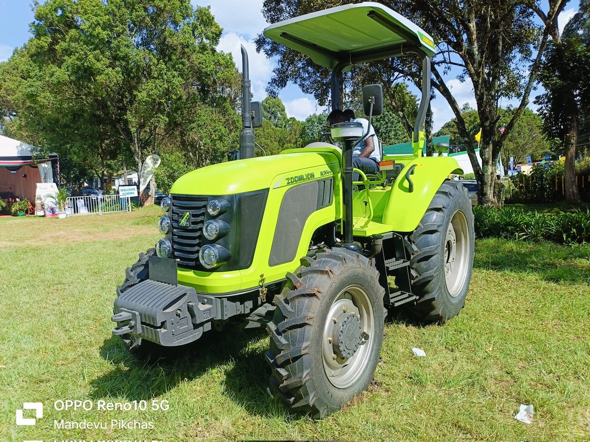 anj_116_'s tweet photo. Kama kuna watu wako na demand ni wale wako na Case Jx75 ama New Holland TT55. Unapigia @ed_kemboi akuje alainishe shamba anakuambia atapatikana on Sunday juu mashamba yote Moiben ni yeye amechukua tender. 

Anakushow wacha atume Massey Ferguson ya @nigolaaas yenye iliwashwa last year February mara ya mwisho ikachapa oil pump ikafanya spillage ya oil kwa shamba ya @Makiadi_.  

Ukipata @ArapTilingi unajua analeta Landini kwa shamba na hizi new tractors gazillion shangwe. 

Inabidi uskip ibada pale AGC ndio shamba yako ilimwe na iyo shamba ingine unailinda ipasavyo.