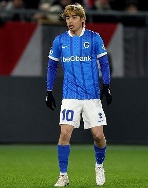 🎌海外日本人🎌 
ヘンクはなぜ低迷していた？ 伊東純也に訊くと思わぬ返答。先発復帰後チームは無敗。風格漂う32歳「自分はまだ落ちてはない」【現地発】 
soccerdigestweb.com/news/detail/id…