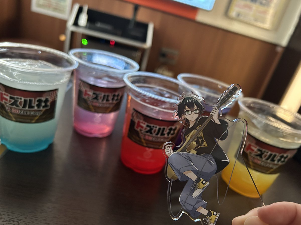 thinonl_y's tweet photo. カラ館〜‼️ https://t.co/w068rqVg0V