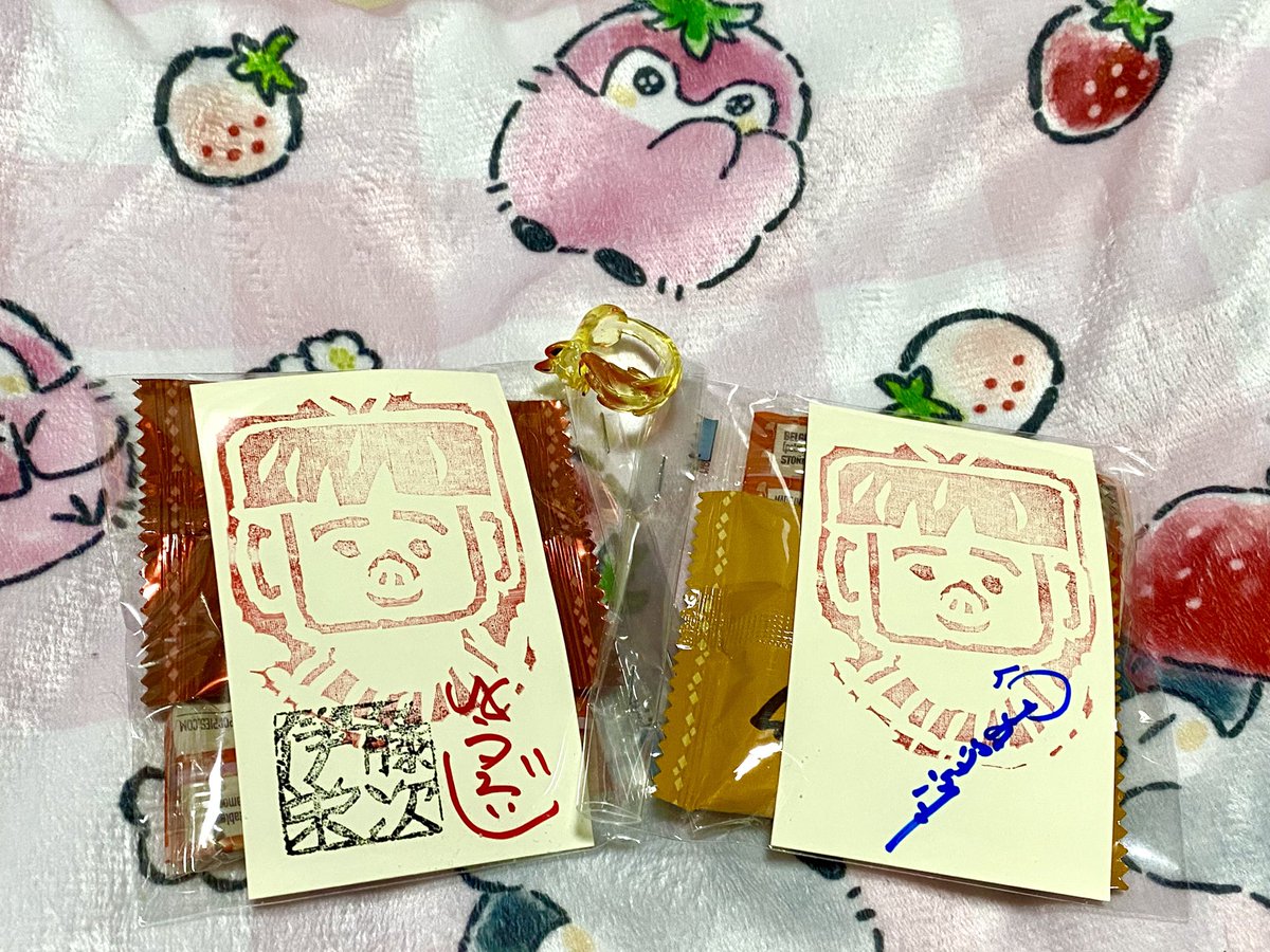 2026.2.8
声優の伊藤栄次さんの
ひとりで朗読劇
を観てきました！！

本編は『犬神』のみの観覧でしたが、
伊藤さんひとりの声だけで
いくつものキャラや物語の世界が見えてきて、
作者のねこ沢ふたよ先生の深い物語に心が震え、
涙が止まりませんでした。

#伊藤栄次
#ひとりで朗読劇
#ねこ沢ふたよ