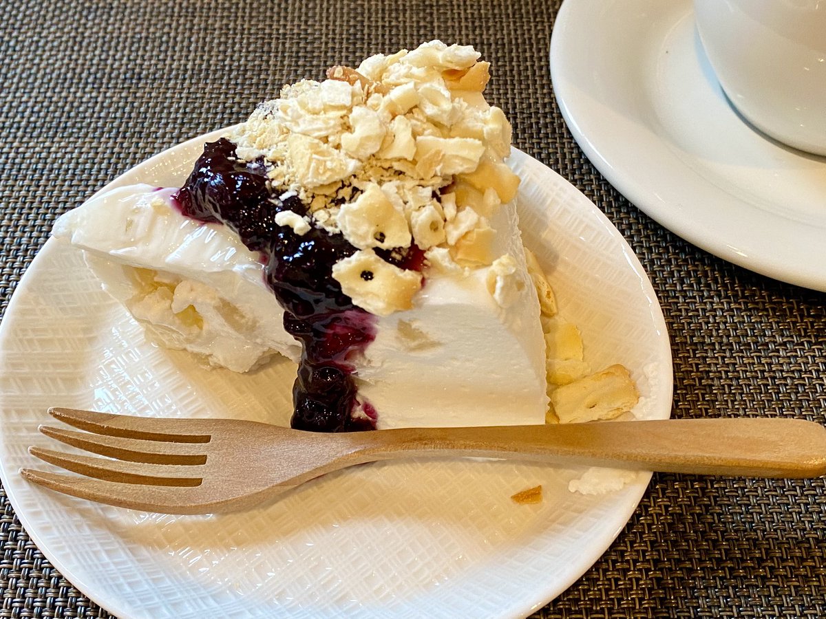 私は大雪の影響で遅刻してしまったのですが、
あたたかく迎えてくださって、
本編一本とアフタートークと歌と、
本当に素敵な時間でした。

伊藤さんの声で生まれるキャラが動く
ねこ沢先生の妖の世界を
また観たいです！

限定スイーツも美味しかったぁ😋

しあわせな一日を
ありがとうございました！