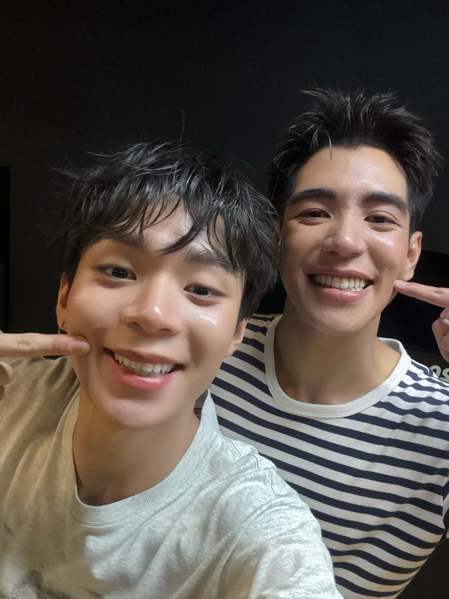 lookepeep's tweet image. 🦷🦷🦷🦷

#PIDEmonthapoom #NEWCHAYAPAK #PJmahidol #LEONBROCCO
#GELBOYS
#LOOKE