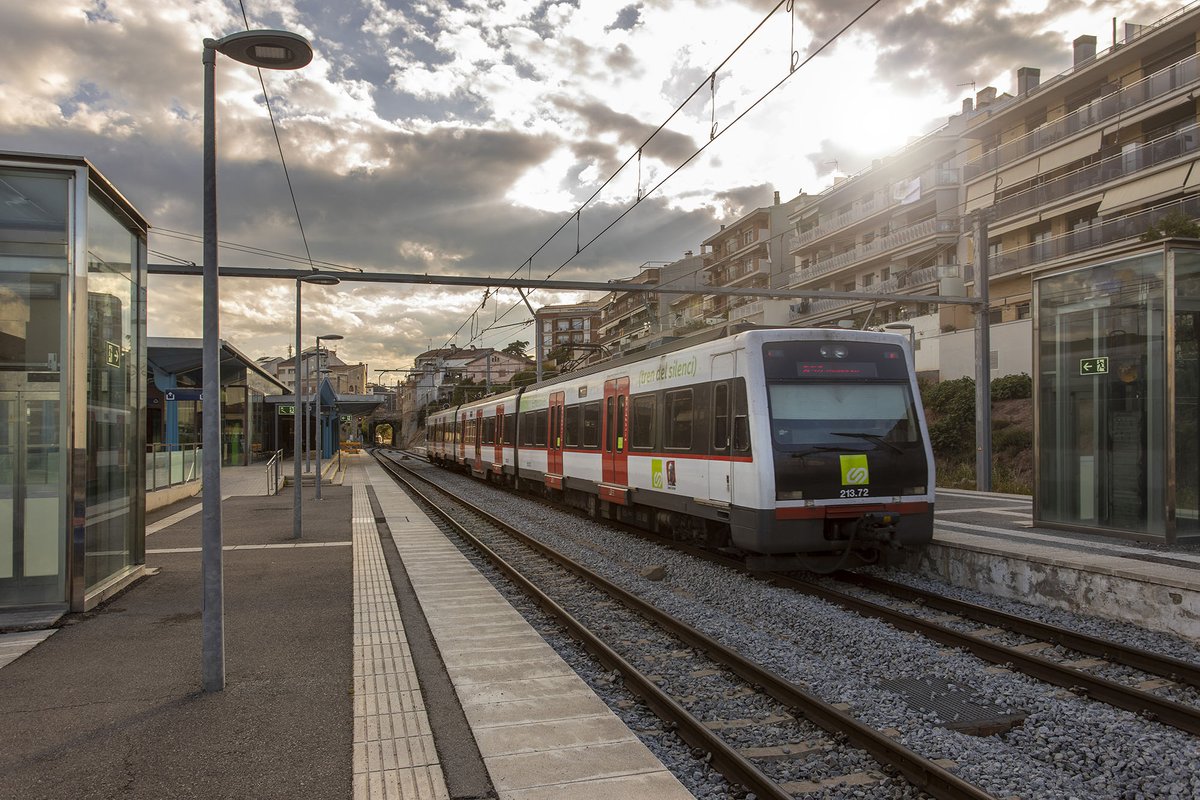 FGC's tweet image. Bon dia. Els trens circulen segons l'horari previst a totes les línies. 

ℹ️ Trobaràs més informació i els horaris a fgc.cat. #ServeiFGC #FGC