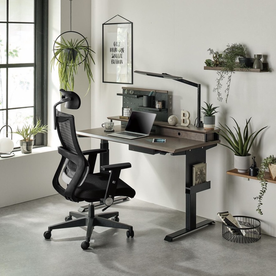 大人になっても使いたい。 そんな学習机ができました✏️ KOIZUMI