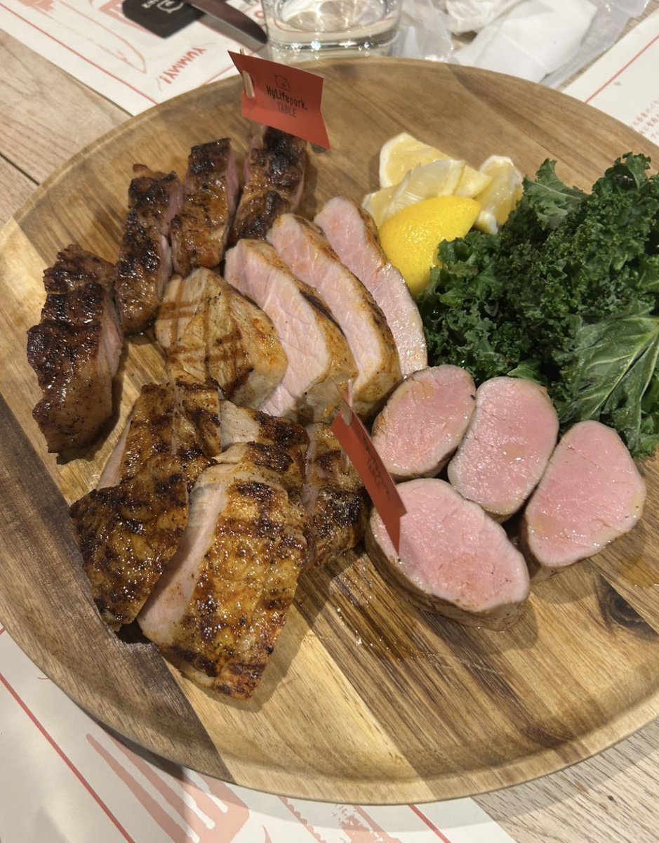 暇すぎてお安い豚コマでチャーシュー作ってラーメン食べてたらお高い豚さんのお店に誘われました♪

『1豚を追うもの2豚を得る』
です✨🐷🤤🐷✨

美味しかったなぁと余韻に浸りながら布団に包まる寒い午後

今日は布団の日。

皆さま✨
いつもありがとうございます✨😊
素敵な火曜日の午後を👍✨