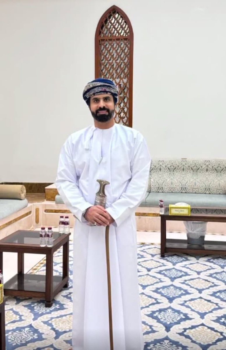 2ajiz1's tweet photo. فك الله أسر محامينا الخلوق ماجد الرحيلي ابن صحار، الأرض التي لا تنجب إلا الأحرار . 
يظلّ ماجد مثالًا للرجل الذي اختار طريق المبدأ قبل المكسب، وطريق الواجب قبل الظهور.
أمثاله مكانهم ليس فالسجن وحرية التعبير عن الرأي مكفولة من السلطان. نرجو من الله أن يعجل بفرجه.
 @majidalruhaili https://t.co/S6WKywHiZW