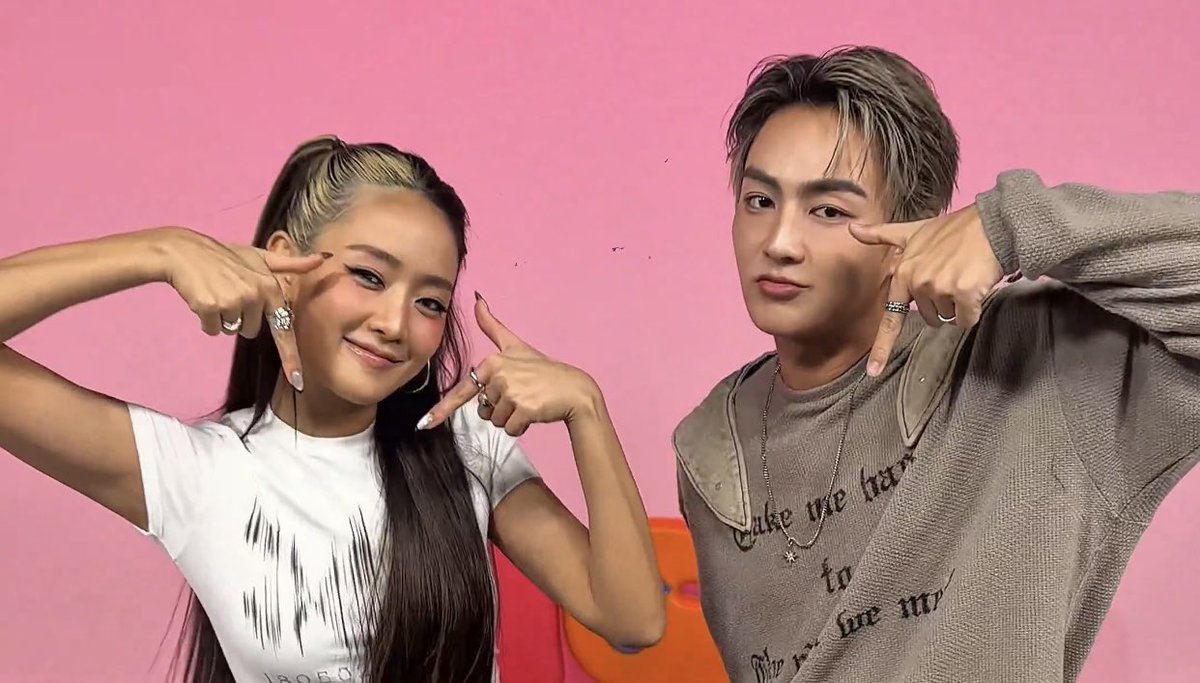 น้องฮาร์ทกับคุณมินนี่น่ารักมาก เต้นท่อนเหมียวน่วย แต่มีท่านึมเป็นมุอุ้ดหมือนกันคิวทึ 😻💖

#HEARTchuthiwat 
#MINNIE #idle
#민니 #아이들