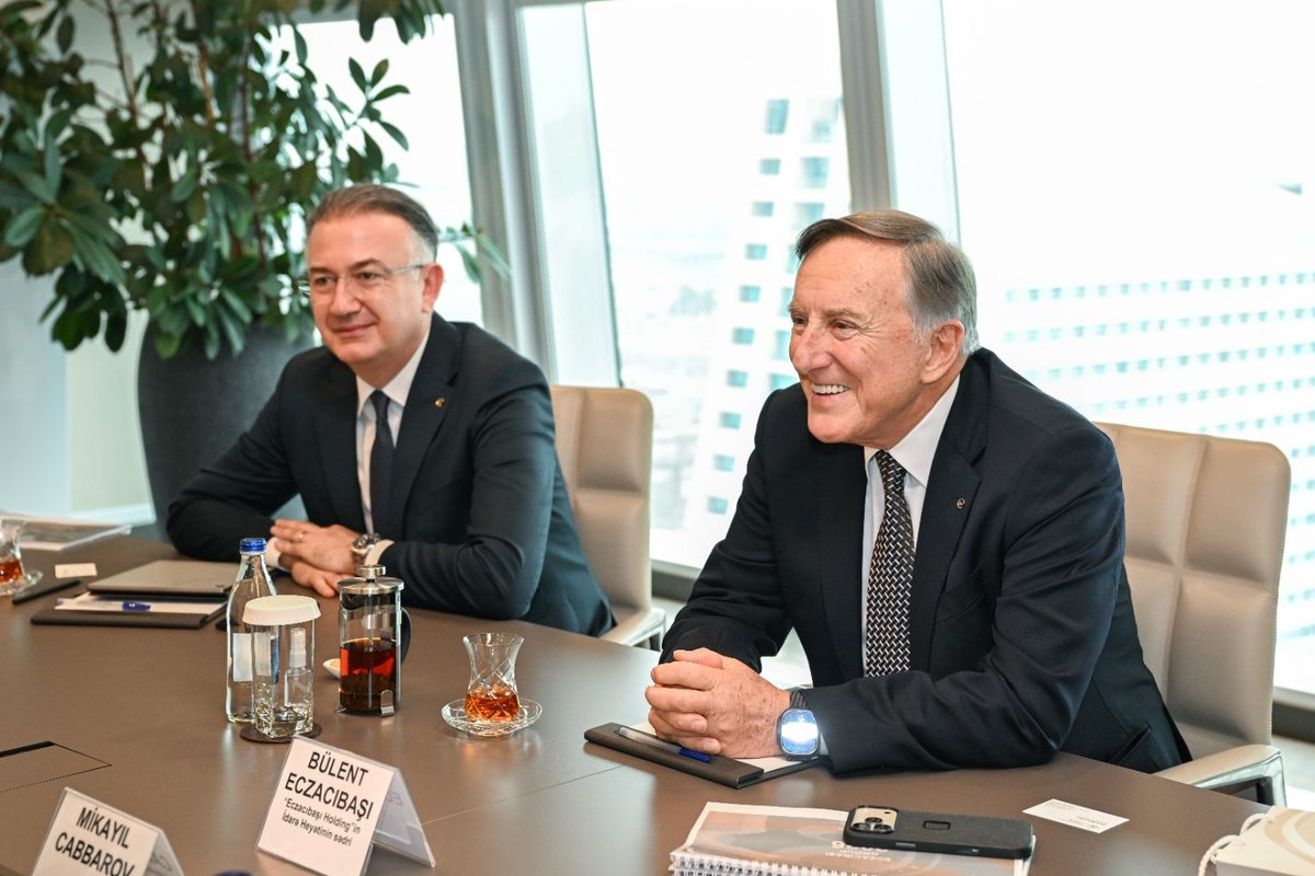 emlakxidmeti's tweet image. İqtisadiyyat naziri Mikayıl Cabbarov (@MikayilJabbarov) Türkiyənin "Eczacıbaşı Holding"(@Eczacibasi) şirkətlər qrupunun İdarə Heyətinin sədri Bülent Eczacıbaşı ilə görüşüb.  

Ətraflı - shorturl.at/qY9FQ

#EconomyAz