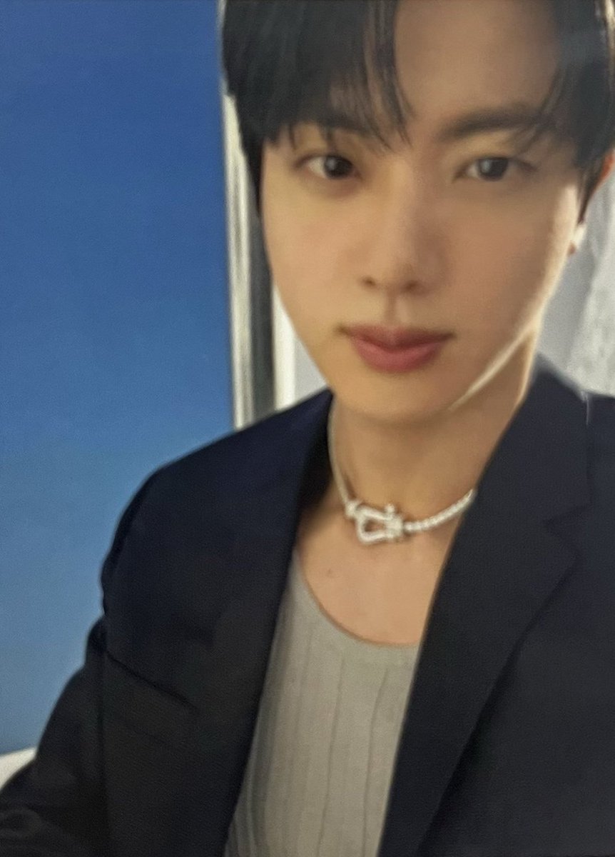 SmolAngelBean's tweet photo. 2. Seokjin for Marie Claire 🥺💖✨️

The different necklace and the light were driving me crazy but pretty sure it's an in between shots from this photoshoot https://t.co/xLgWQjwMCc