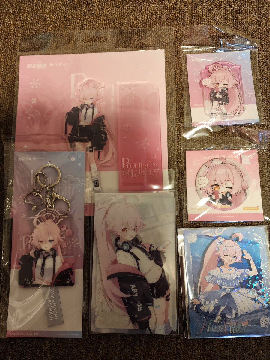 グッズ届いたー！！！！
めっちゃ可愛いしかっこいいしまじでなんなんこいつ……(    ᷄ᾥ ᷅  ︎🫶🏻)𝑩𝑰𝑮 𝑳𝑶𝑽𝑬______💓
特典付けてくれて、ランダムらしいけどホシノぶち抜いて神すぎる😭

ちなみに等身缶バッジがアクリルキーホルダーになっちゃってたから出品者様に伝えて再度買うことにした！