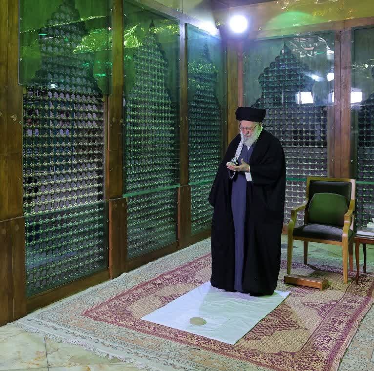 ۲۲ بهمن یک اتفاق خیابانی بی‌نظیر در دنیاست
بهمن مظهر نجات ایران از دخالت بیگانگان است
قدرت اراده و ایستادگی ملتها بالاتر از قدرت موشک و هواپیما است .
۲۲ بهمن، مظهر پیشرفت مادی و معنوی جوانان است .
#روز_یأس_دشمن
#تجدید_پیمان