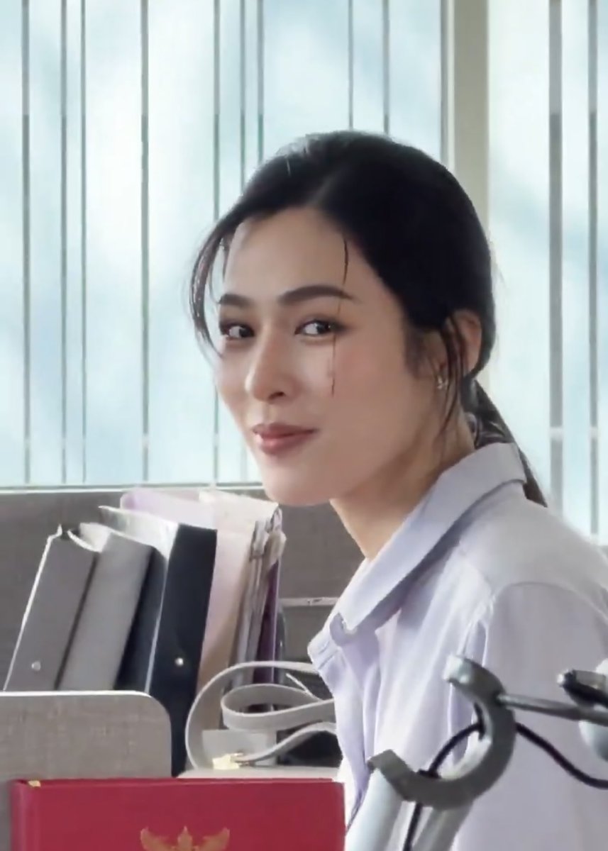 twentiesk's tweet image. แค่รวบผมใส่เสื้อเชิร์ตก็เหมือนอาบน้ำวันละ10รอบ พี่รัญชน์หลิงทำได้