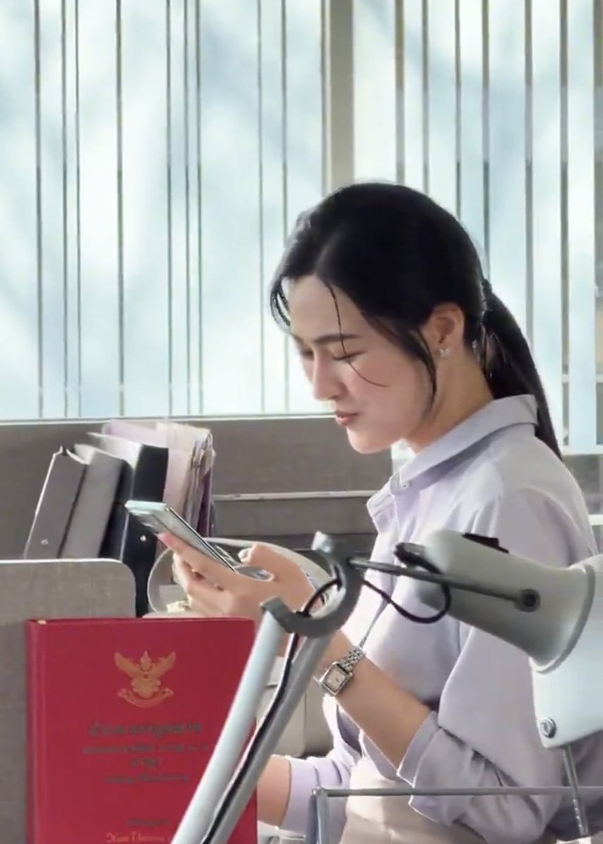 twentiesk's tweet image. แค่รวบผมใส่เสื้อเชิร์ตก็เหมือนอาบน้ำวันละ10รอบ พี่รัญชน์หลิงทำได้