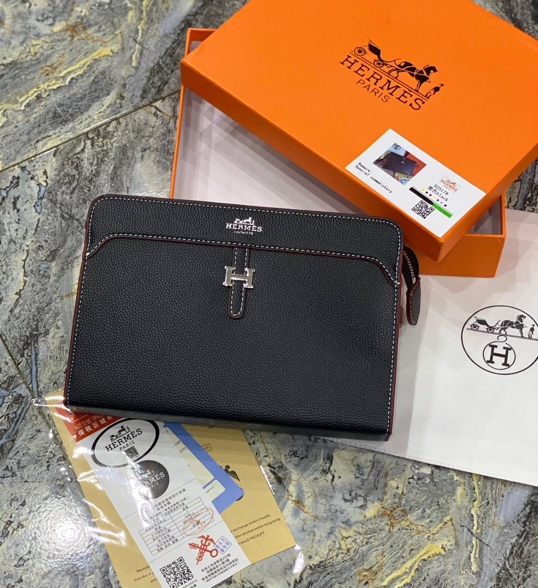 Cove_ng's tweet photo. Clutch purse

₦35,000

Location Lagos 
Nationwide delivery 

Please RT https://t.co/ZoAJ8pHY2s