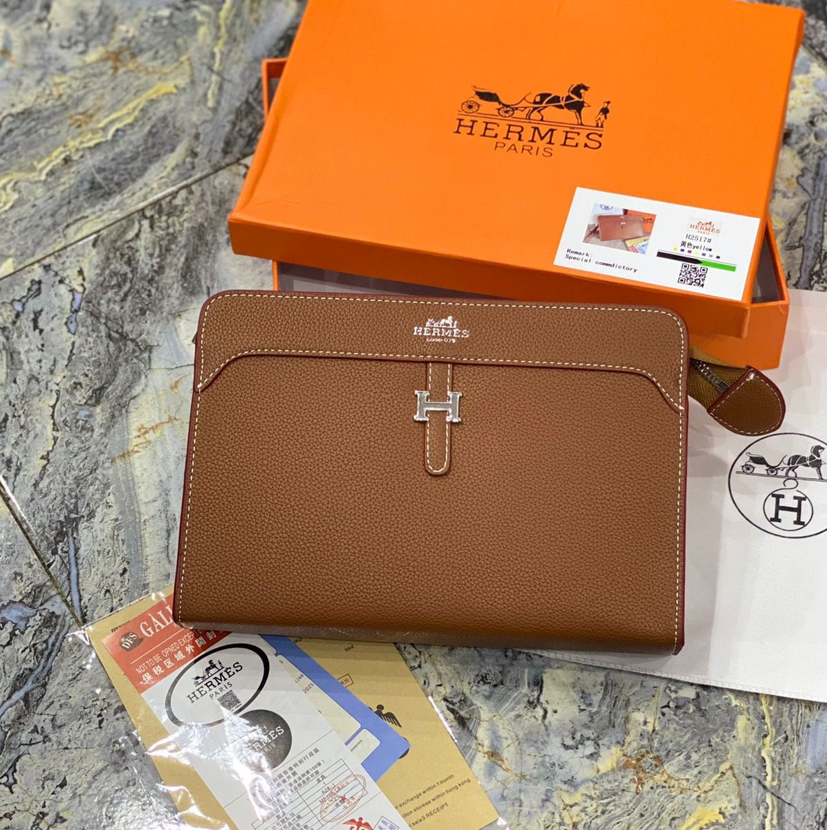 Cove_ng's tweet photo. Clutch purse

₦35,000

Location Lagos 
Nationwide delivery 

Please RT https://t.co/ZoAJ8pHY2s
