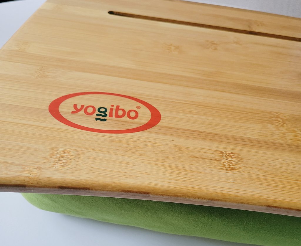 レデイ薬局さま
<a href="/Ladydrug_1959/">レデイ薬局【公式】</a> 

花王まとめて買おう祭CPにて
▫Yogibo Traybo 2.0
▫めぐりズムアイマスク
▫バブ ナイトアロマ をいただきました

グリーンが可愛い持ち運び机💚
太ももにフィットして快適なんです⸝⸝꙳

目も身体も癒されてくつろげる～🏡⋆*
至福をありがとうございます🙏´-