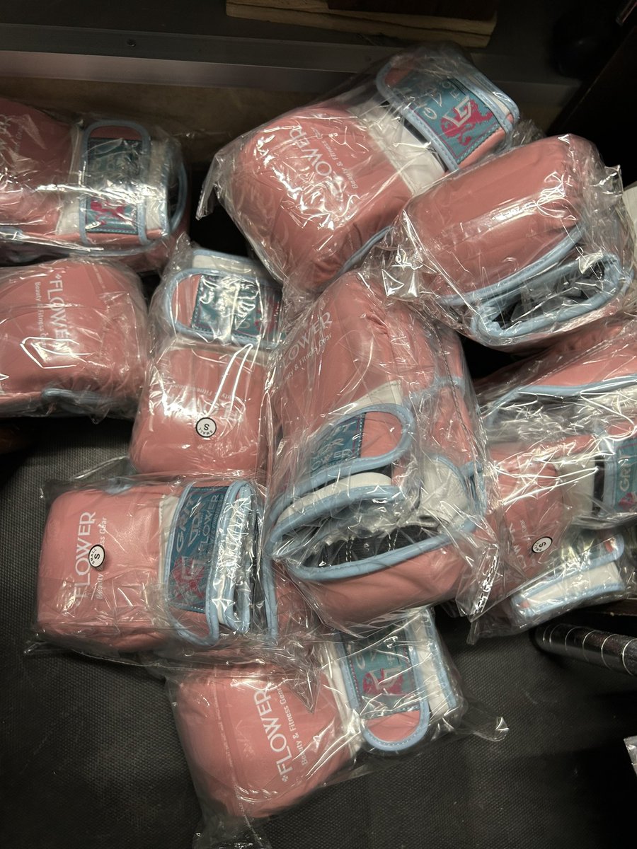 在庫が少なくなっていたGRIT FlowerパウンドグローブSサイズのピンク