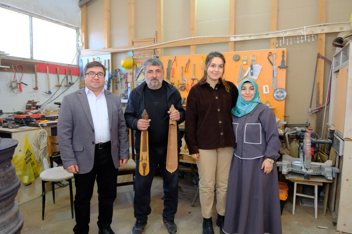 olgunlasmaordu's tweet photo. İlimizdeki Kemençe Yapım Ustası Celil Güler’i Ziyaret Ettik

Enstitümüz Ar-Ge Birimi tarafından yürütülen saha çalışmaları kapsamında, ilimizde kemençe geleneğini sürdüren kemençe ustası Celil Güler ziyaret edildi. Gerçekleştirilen saha çalışması ile ilimizdeki yerel müzik kültürünün belgelenmesi, kayıt altına alınması ve korunmasına yönelik çalışmalara katkı sağlandı.

🌐 Haber
👇
⚓https://t.co/r5Ot2jK8ps

#OlgunlaşmaEnstitüsü #KültürelMiras #TarihleBuluşma #GelenektenGeleceğe

@tcmeb @Yusuf__Tekin @CelileErenOKTEN @mebhbogm @cengizmete @ferhatdavran @N_Alpural @altunkaynak52 @CemalettinSRN27 @Ordu_MEM @mfvargeloglu @altinordu_mem @ahmet_erkuvum