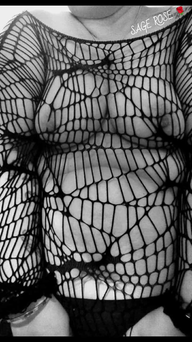 IamSageRose's tweet photo. Oh no they seem stuck....
#mesh #titsouttuesday #icanseeyou #fat #curves #thick 
https://t.co/ikHJ3ppn82 https://t.co/jhIjfgnPN2