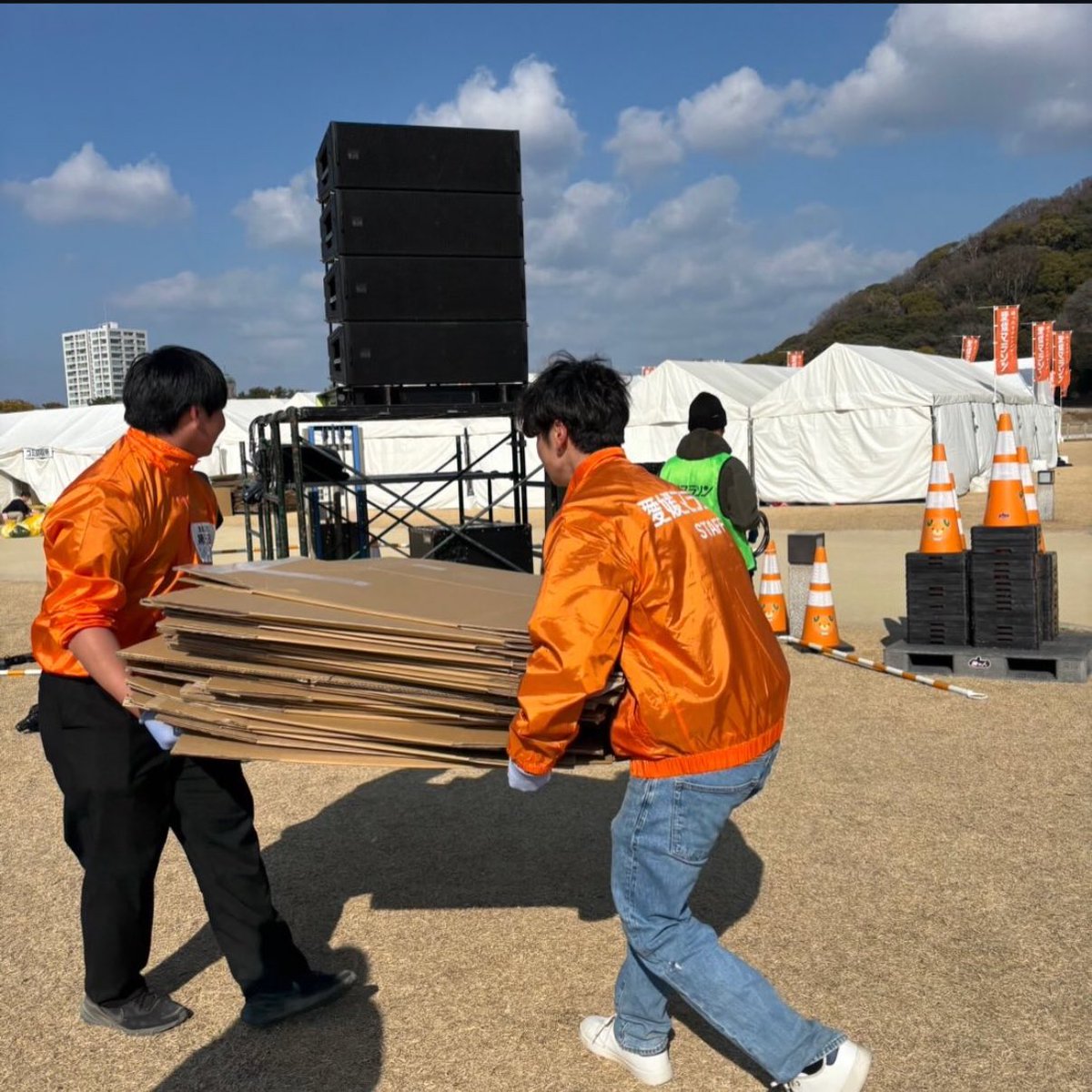 Ehime_BOM's tweet photo. こんにちは！
愛媛大学アメリカンフットボール部Bombersです⛄️

2/1日曜日に行われた愛媛マラソンにて、スタッフとして活動させていただきました！ https://t.co/09r0ECY58E