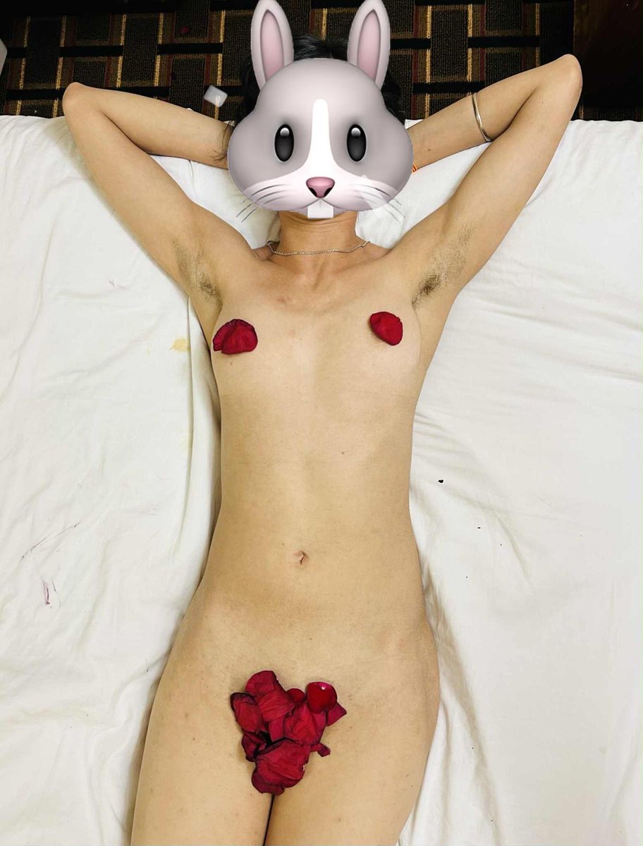 Wet69Secrets's tweet photo. Waiting for someone to remove these rose petals 🌹🌹🌹🌹🌹 https://t.co/5CfrjZa77l