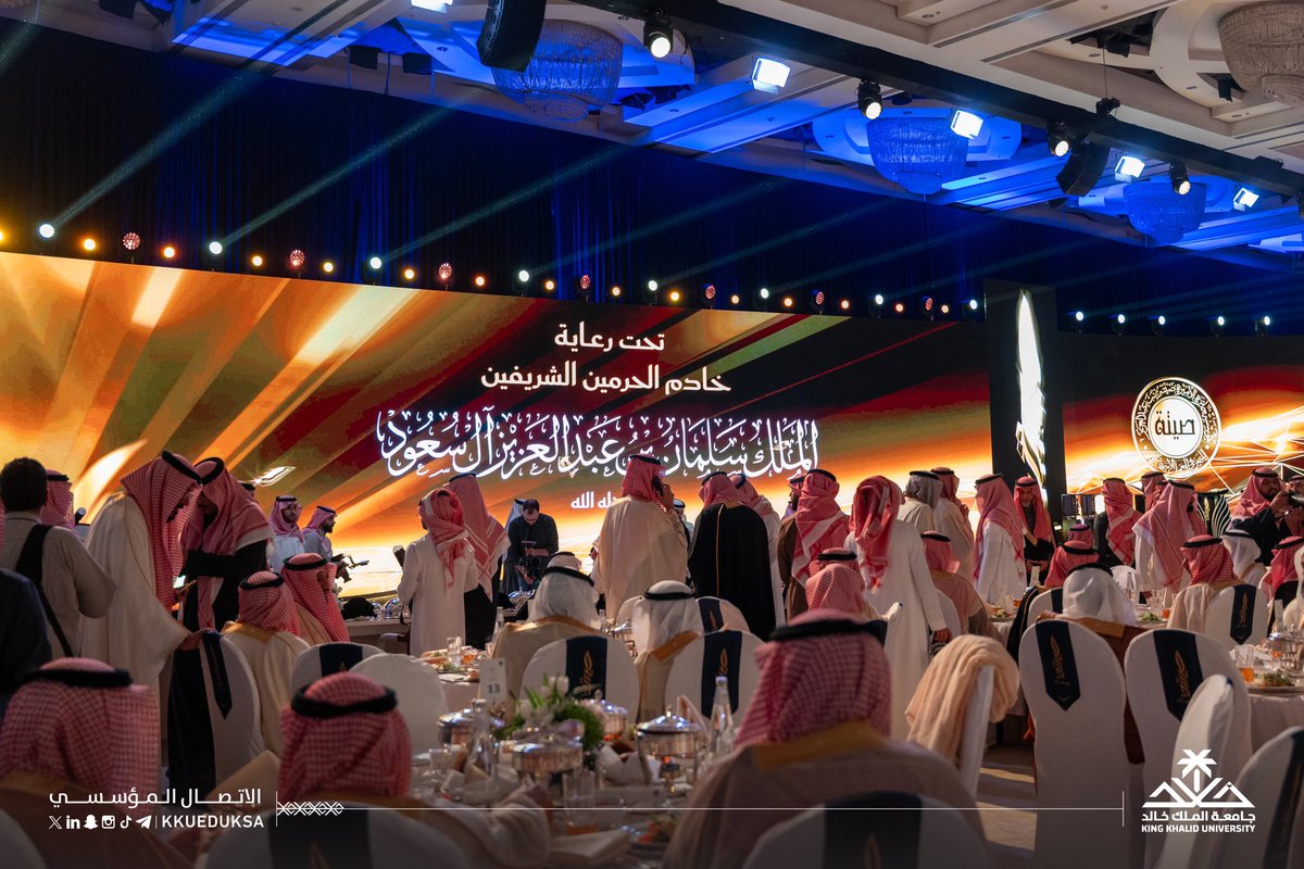 kkueduksa's tweet photo. برعاية #خادم_الحرمين_الشريفين، كرّم أمير منطقة الرياض #جامعة_الملك_خالد لفوزها ممثلة في مركز أبحاث النحل ومنتجاته بـ #جائزة_الأميرة_صيتة في دورتها الـ 13 في مجال الاستدامة البيئية، وتسلّم التكريم معالي رئيس الجامعة أ.د.فالح بن رجاء الله السلمي.. https://t.co/t3FC6gdDv9