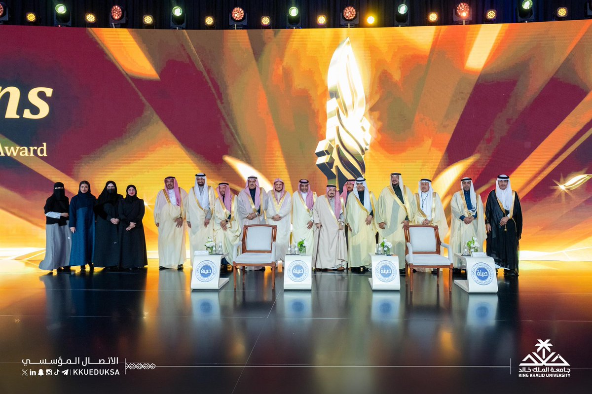 برعاية #خادم_الحرمين_الشريفين، كرّم أمير منطقة الرياض #جامعة_الملك_خالد لفوزها ممثلة في مركز أبحاث النحل ومنتجاته بـ #جائزة_الأميرة_صيتة في دورتها الـ 13 في مجال الاستدامة البيئية، وتسلّم التكريم معالي رئيس الجامعة أ.د.فالح بن رجاء الله السلمي..