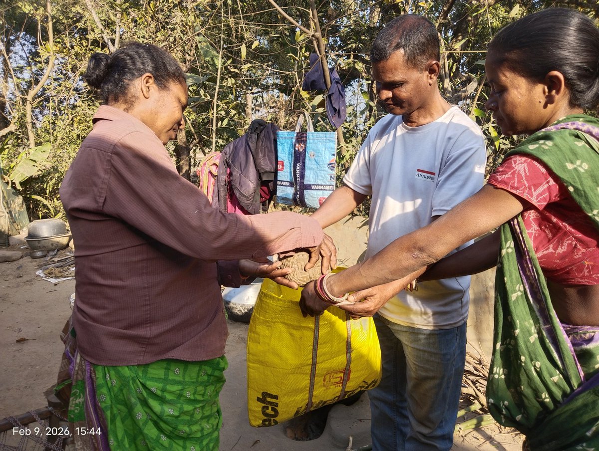 ଜନଜାଗୃତି ମଞ୍ଚ, ମୟୂରଭଞ୍ଜ ଲୋକ ସଙ୍ଗଠନ ତରଫରୁ  "ଗ୍ରାମୀଣ ଚର୍ଚ୍ଚା" ପାଇଁ ବିଭିନ୍ନ ଗ୍ରାମରୁ ସହଯୋଗ ରାଶି, ଚାଉଳ ଓ ଶାଢୀ ଆଦି ସଂଗ୍ରହ କରାଯାଉଛି । 
<a href="/Atmashakti3/">Atmashakti Trust</a> 
<a href="/IndigenousYatra/">TheIndigenousYatra</a> <a href="/MSMO40845837/">Mahila Shramajeebee Mancha, Odisha</a>
 #GrameenCharcha 
#CommunityLedDevelopment
#RuralVoices
#IndigenousWisdom
#Mayurbhanj
#Rayagada
#Odisha
